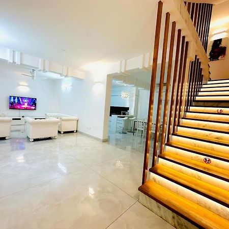 White House Sky View Theatre Villa In Gachibowli Kültér fotó