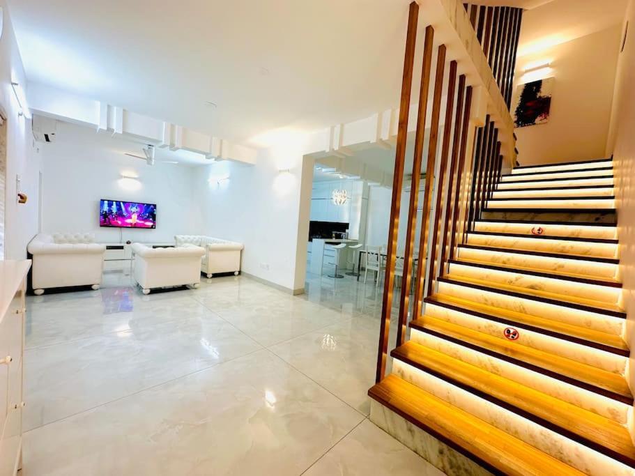 White House Sky View Theatre Villa In Gachibowli Kültér fotó