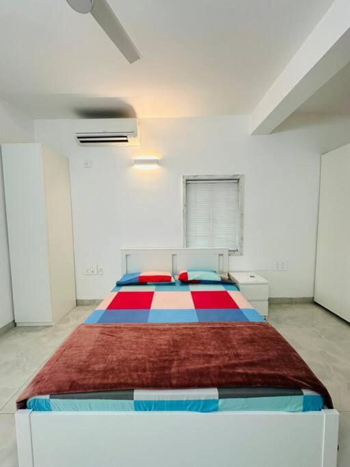 White House Sky View Theatre Villa In Gachibowli Kültér fotó
