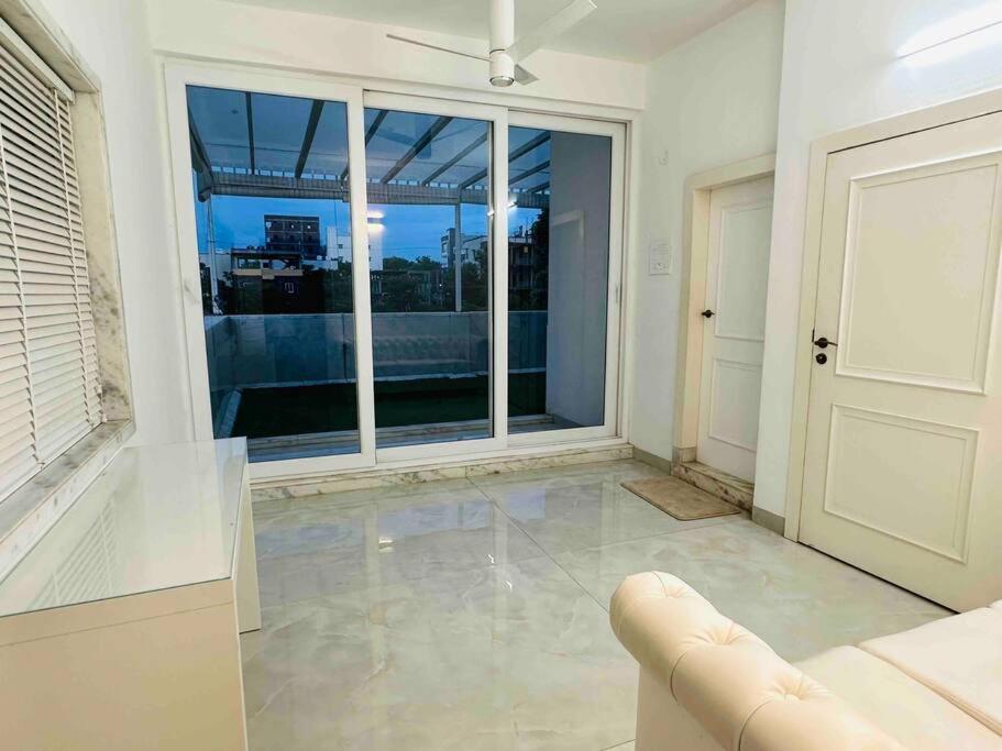 White House Sky View Theatre Villa In Gachibowli Kültér fotó