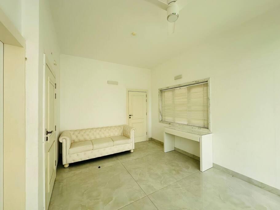 White House Sky View Theatre Villa In Gachibowli Kültér fotó