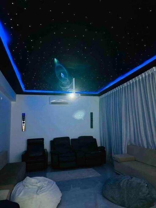 White House Sky View Theatre Villa In Gachibowli Kültér fotó