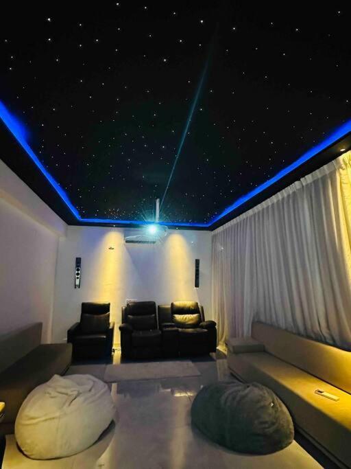 White House Sky View Theatre Villa In Gachibowli Kültér fotó