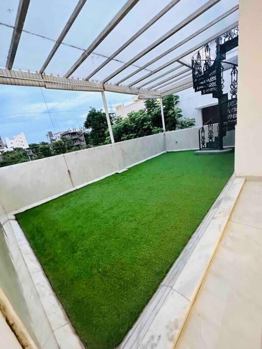 White House Sky View Theatre Villa In Gachibowli Kültér fotó