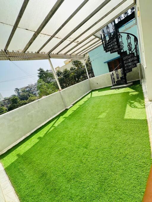 White House Sky View Theatre Villa In Gachibowli Kültér fotó